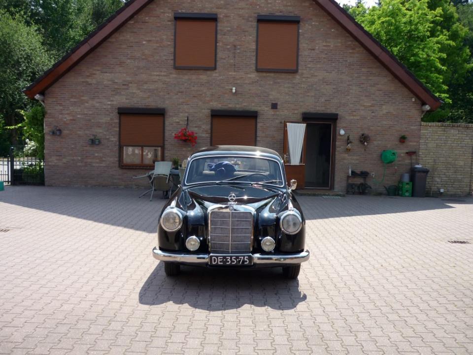 Mercedes-Benz Mercedes-Benz